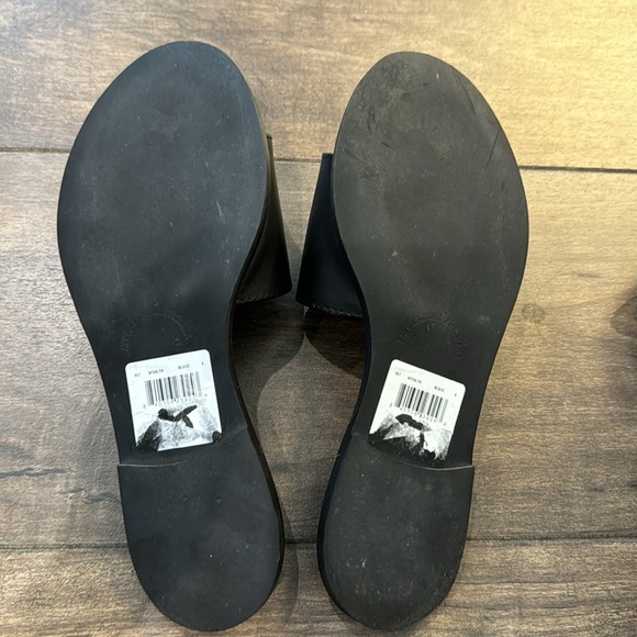 LAST CALL! NWT! Valentino Sandals - Picture 3 of 4